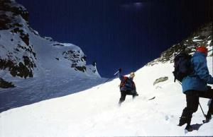 Pražský lyžař sjíždí Závrat ve Vysokých Tatrách